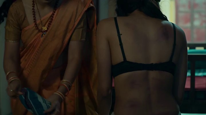 Aashram S02 Hindi WEB-DL 480p x264 AVC AAC 2ch.mkv.0003
